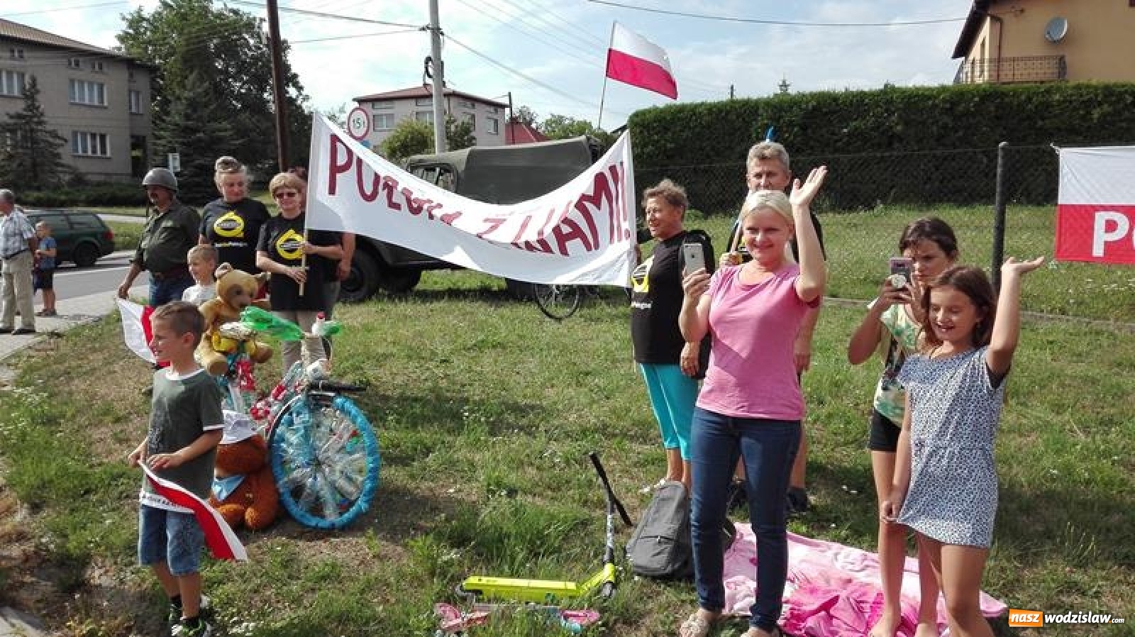 Zdjęcie w galerii na portalu naszwodzislaw.com: Połomia kibicowała przejazdowi Tour de Pologne przez Gminę Mszana wiadomości z regionu