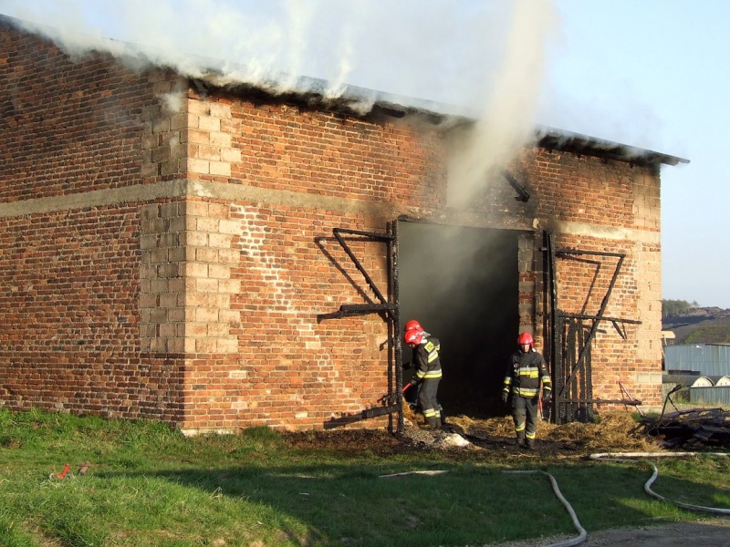 Zdjęcie w galerii na portalu naszwodzislaw.com: Pożar stodoły w Radlinie (foto) wiadomości z regionu