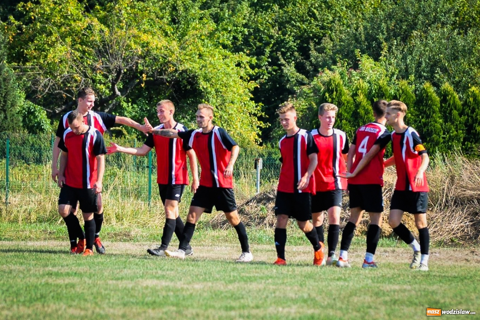 Zdjęcie w galerii na portalu naszwodzislaw.com: Brzezie zgarnęło trzy punkty na początek sezonu [FOTO i WIDEO] wiadomości z regionu