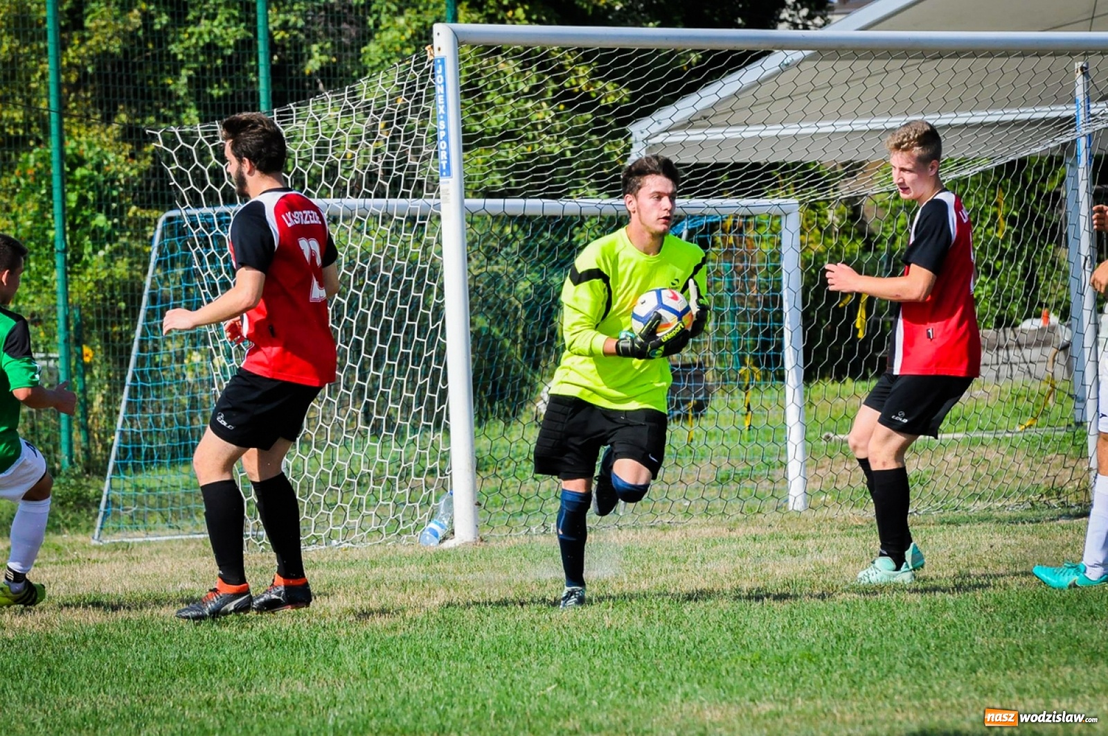 Zdjęcie w galerii na portalu naszwodzislaw.com: Brzezie zgarnęło trzy punkty na początek sezonu [FOTO i WIDEO] wiadomości z regionu