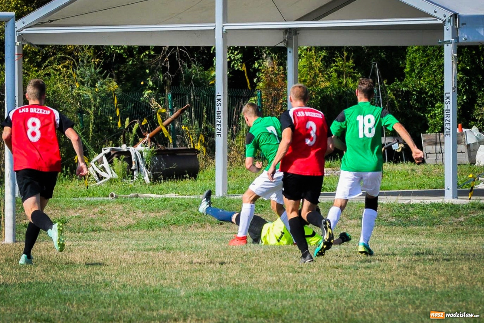 Zdjęcie w galerii na portalu naszwodzislaw.com: Brzezie zgarnęło trzy punkty na początek sezonu [FOTO i WIDEO] wiadomości z regionu