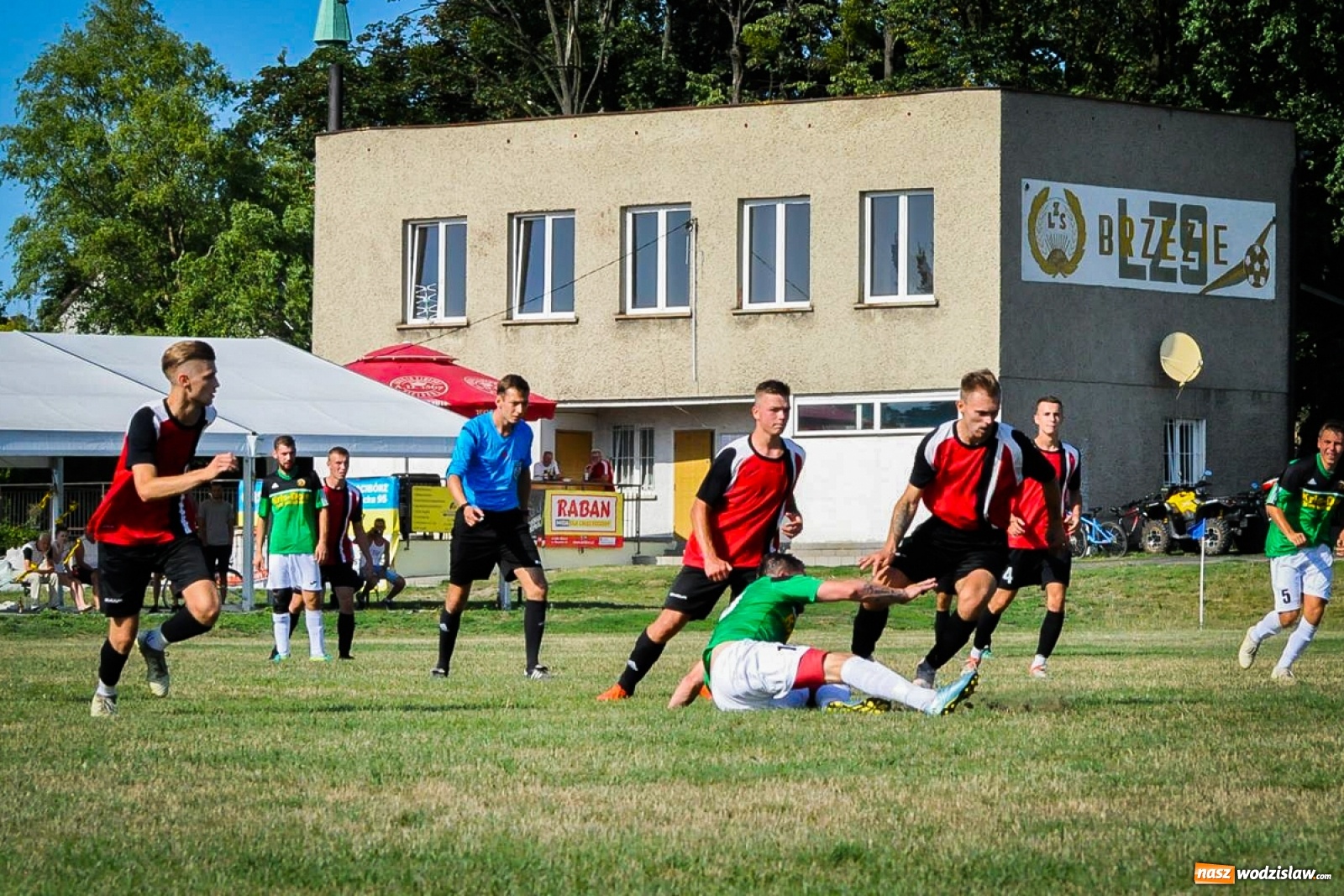 Zdjęcie w galerii na portalu naszwodzislaw.com: Brzezie zgarnęło trzy punkty na początek sezonu [FOTO i WIDEO] wiadomości z regionu