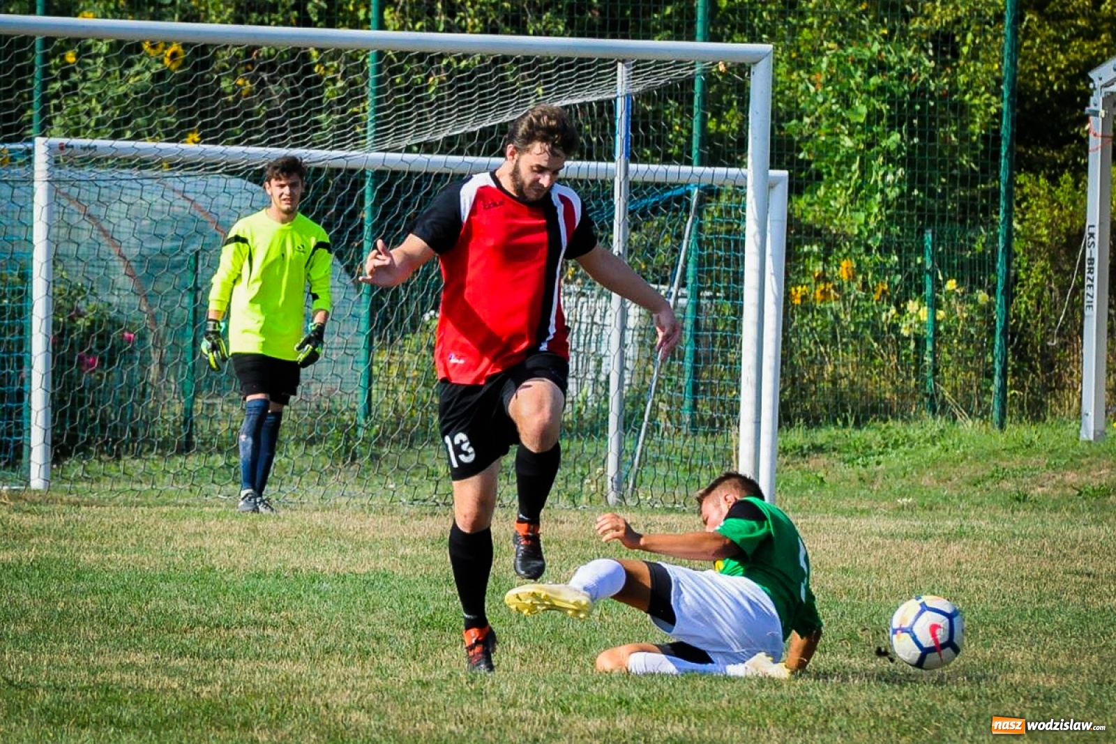 Zdjęcie w galerii na portalu naszwodzislaw.com: Brzezie zgarnęło trzy punkty na początek sezonu [FOTO i WIDEO] wiadomości z regionu