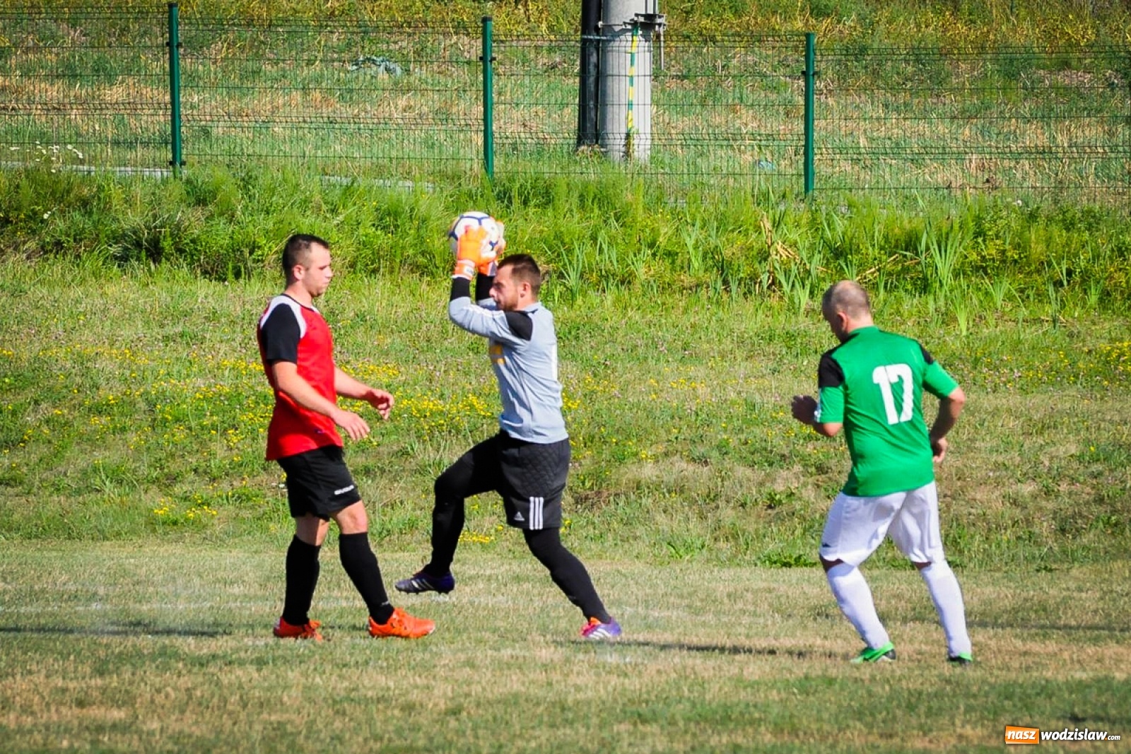 Zdjęcie w galerii na portalu naszwodzislaw.com: Brzezie zgarnęło trzy punkty na początek sezonu [FOTO i WIDEO] wiadomości z regionu