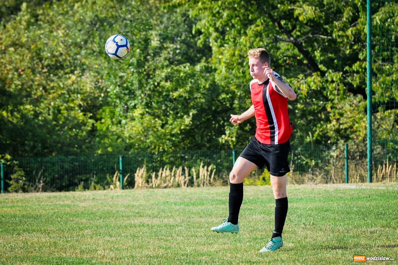 Zdjęcie w galerii na portalu naszwodzislaw.com: Brzezie zgarnęło trzy punkty na początek sezonu [FOTO i WIDEO] wiadomości z regionu