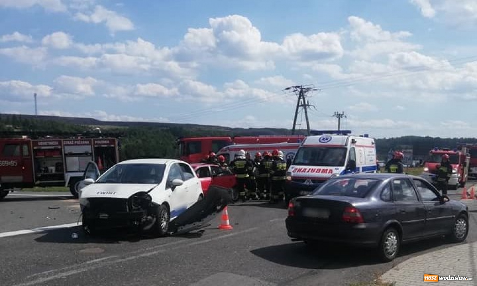 Zdjęcie w galerii na portalu naszwodzislaw.com: Nie ustąpił pierwszeństwa - dwie osoby trafiły do szpitala wiadomości z regionu