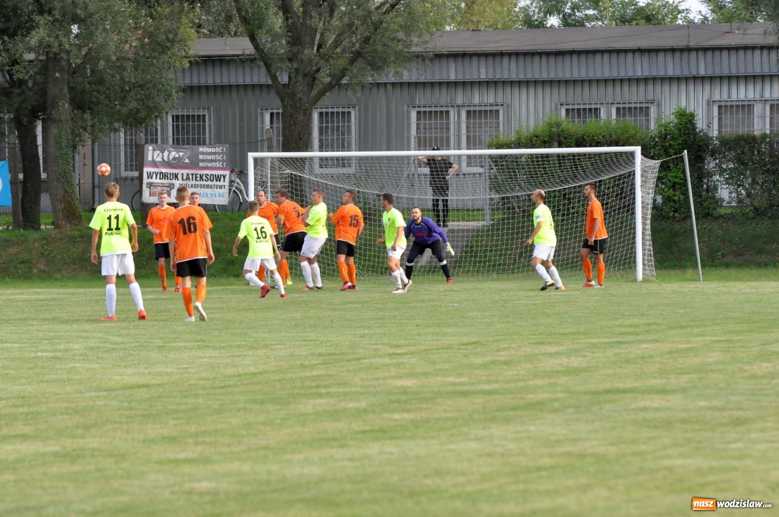 Zdjęcie w galerii na portalu naszwodzislaw.com: Naprzód Czyżowice przywozi trzy punkty z Raciborza  wiadomości z regionu