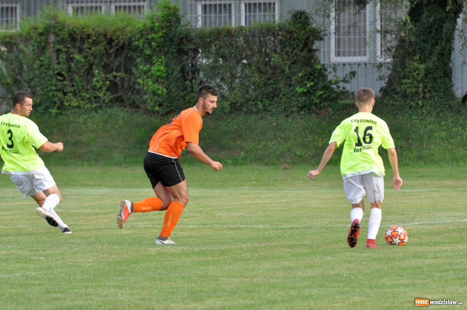 Zdjęcie w galerii na portalu naszwodzislaw.com: Naprzód Czyżowice przywozi trzy punkty z Raciborza  wiadomości z regionu