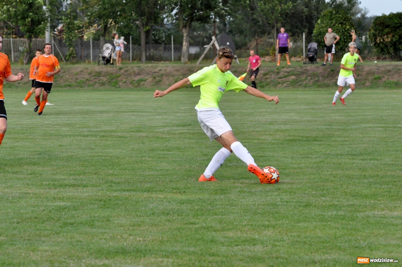 Zdjęcie w galerii na portalu naszwodzislaw.com: Naprzód Czyżowice przywozi trzy punkty z Raciborza  wiadomości z regionu