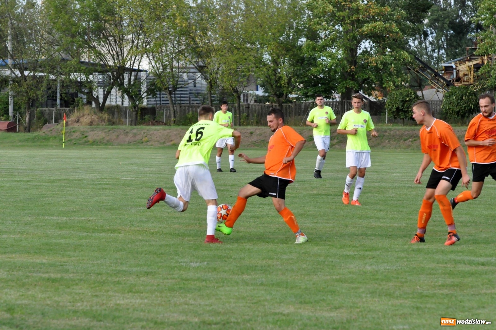 Zdjęcie w galerii na portalu naszwodzislaw.com: Naprzód Czyżowice przywozi trzy punkty z Raciborza  wiadomości z regionu