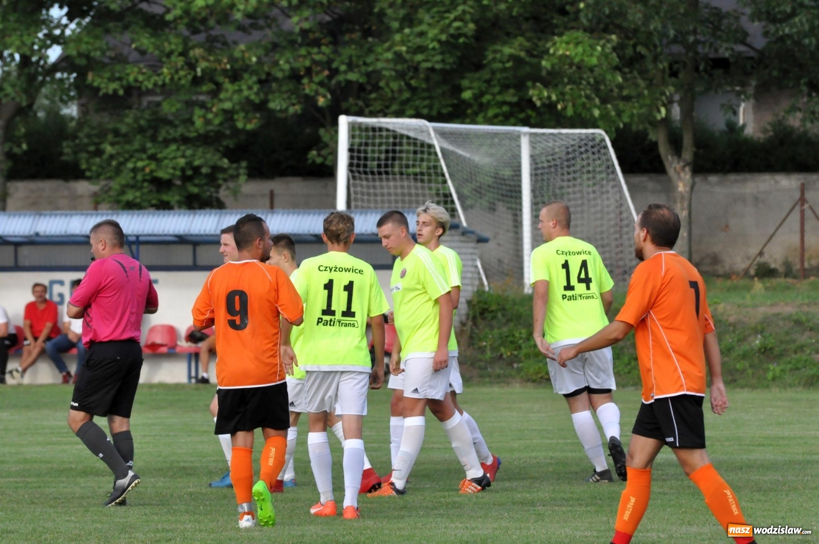Zdjęcie w galerii na portalu naszwodzislaw.com: Naprzód Czyżowice przywozi trzy punkty z Raciborza  wiadomości z regionu