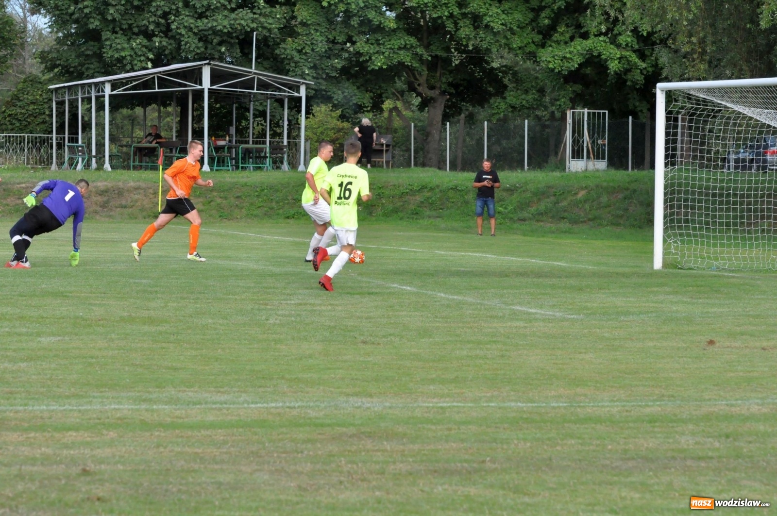 Zdjęcie w galerii na portalu naszwodzislaw.com: Naprzód Czyżowice przywozi trzy punkty z Raciborza  wiadomości z regionu