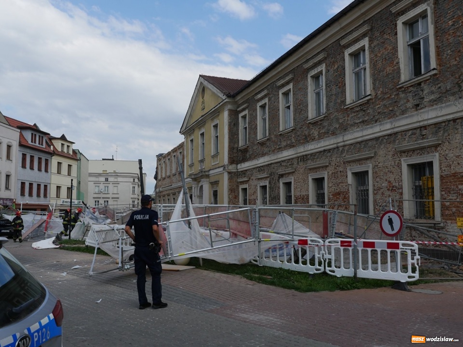 Zdjęcie w galerii na portalu naszwodzislaw.com: Runęło rusztowanie na budynku Muzeum wiadomości z regionu