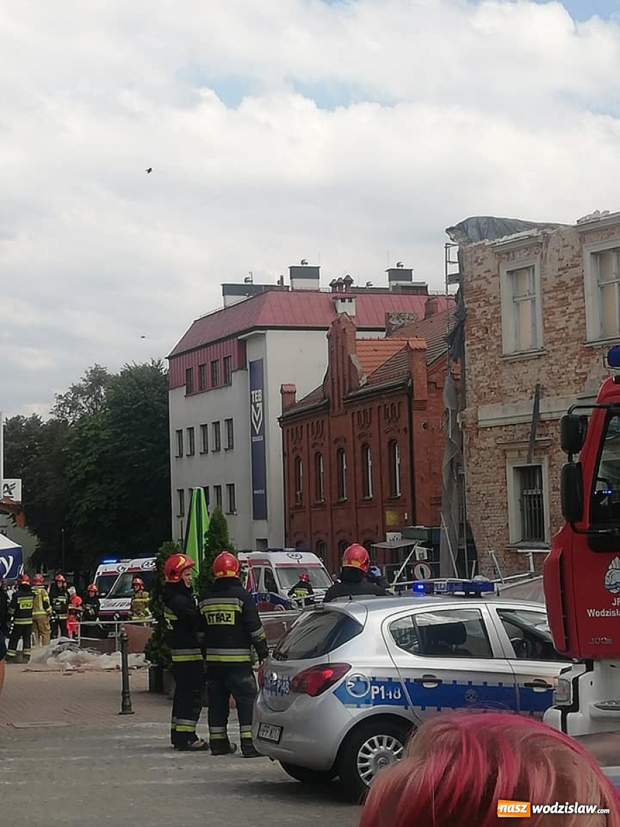Zdjęcie w galerii na portalu naszwodzislaw.com: Runęło rusztowanie na budynku Muzeum wiadomości z regionu
