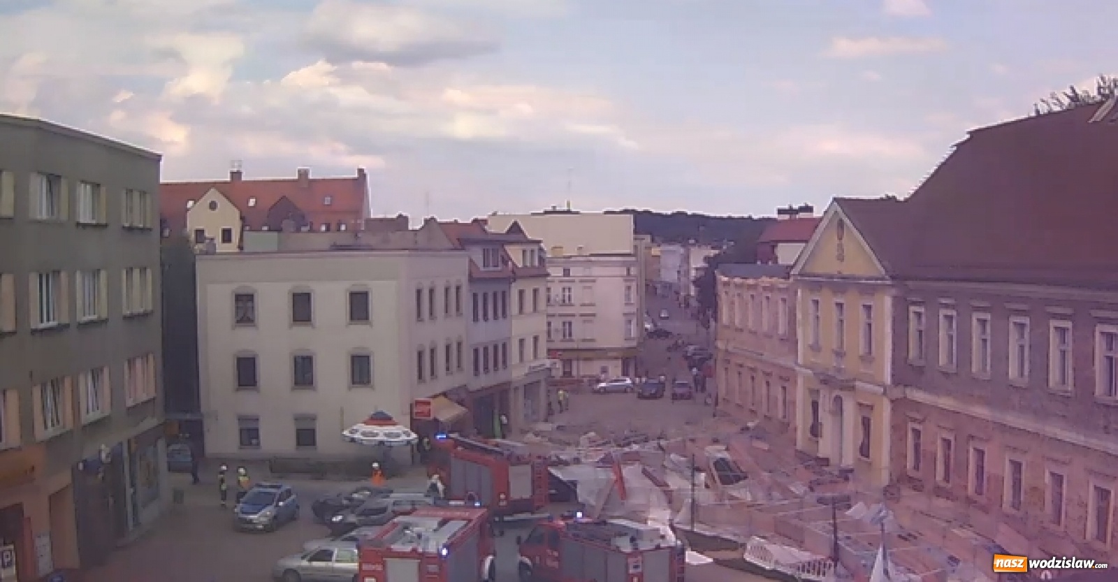 Zdjęcie w galerii na portalu naszwodzislaw.com: Runęło rusztowanie na budynku Muzeum wiadomości z regionu