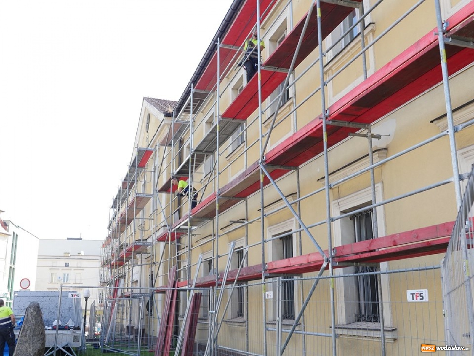 Zdjęcie w galerii na portalu naszwodzislaw.com: Runęło rusztowanie na budynku Muzeum wiadomości z regionu