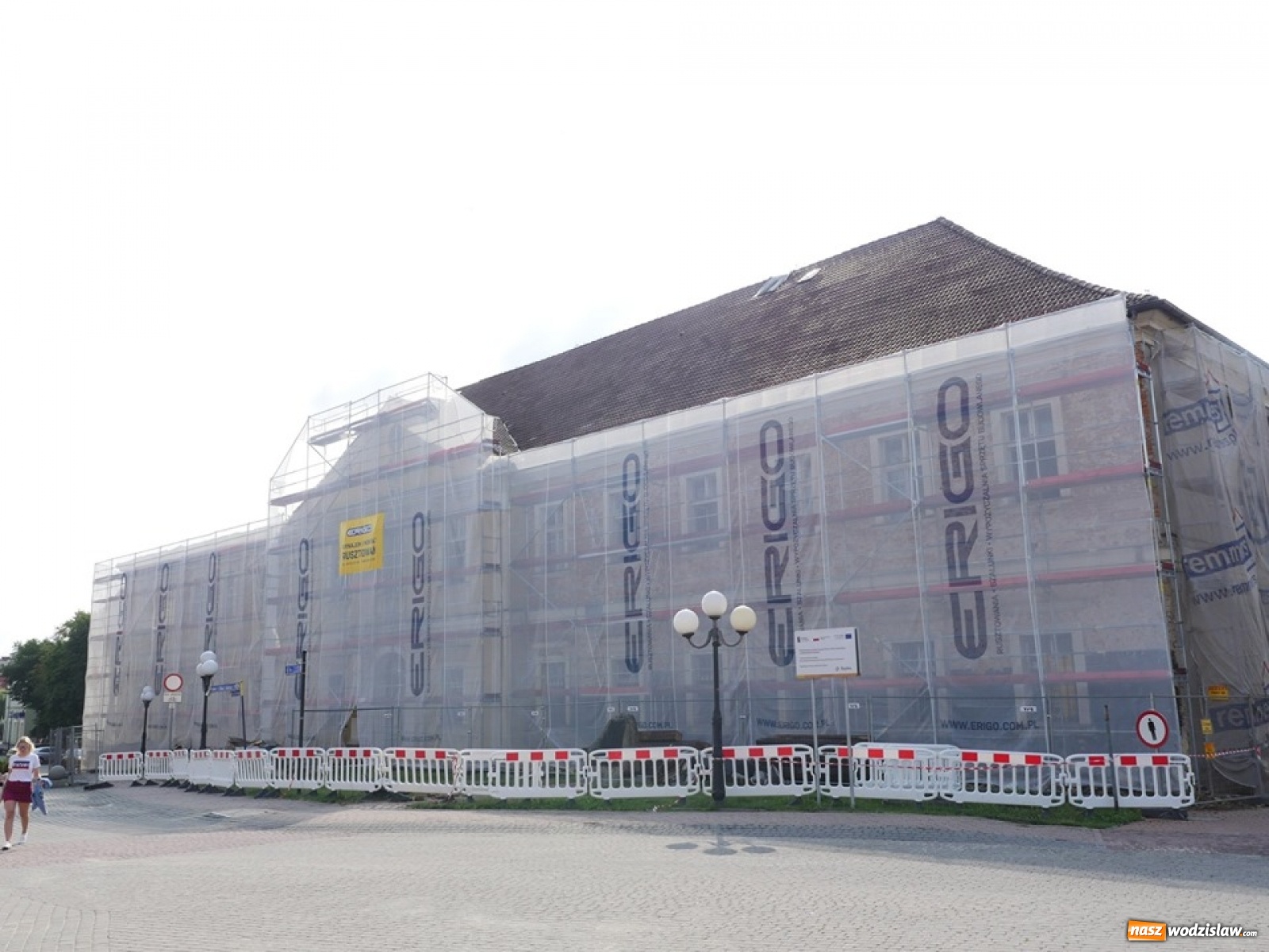 Zdjęcie w galerii na portalu naszwodzislaw.com: Runęło rusztowanie na budynku Muzeum wiadomości z regionu