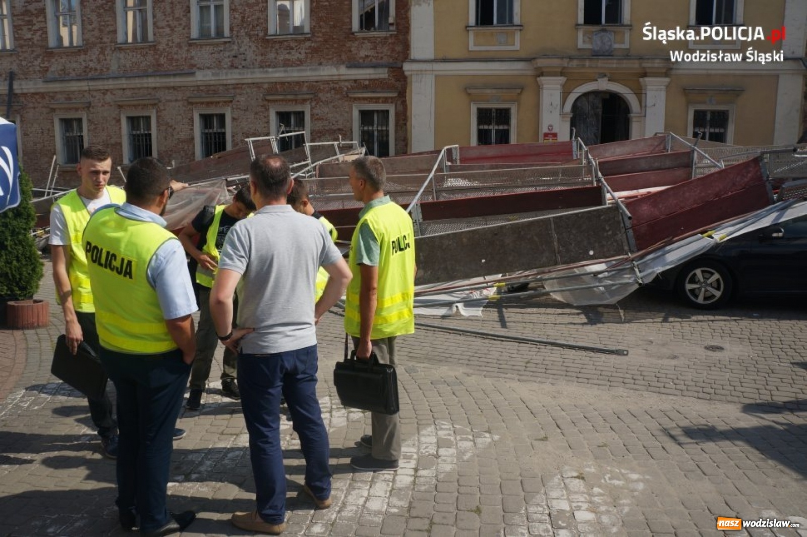 Zdjęcie w galerii na portalu naszwodzislaw.com: Policja wyjaśnia przyczyny katastrofy budowlanej [FOTO] wiadomości z regionu