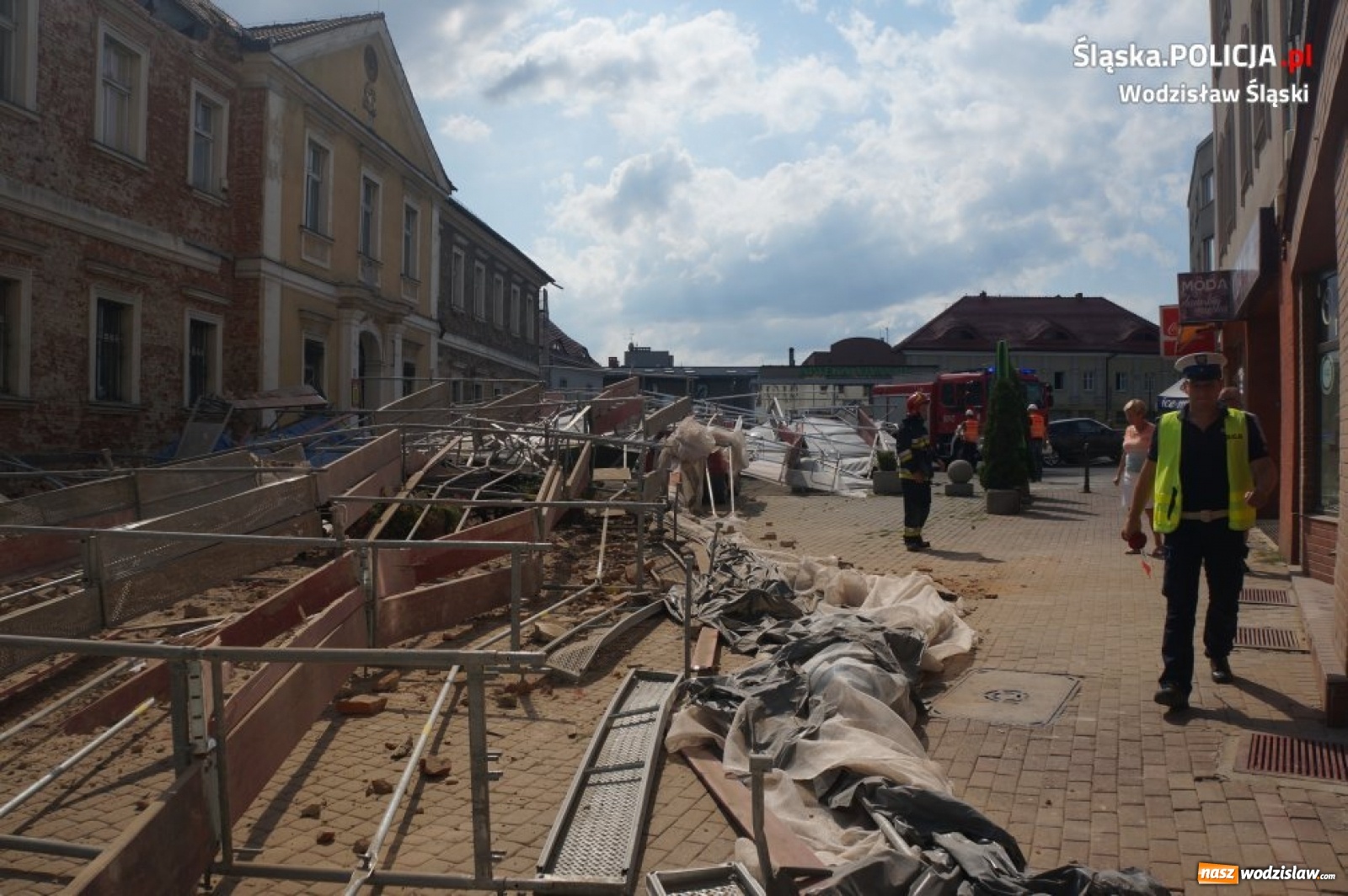 Zdjęcie w galerii na portalu naszwodzislaw.com: Policja wyjaśnia przyczyny katastrofy budowlanej [FOTO] wiadomości z regionu