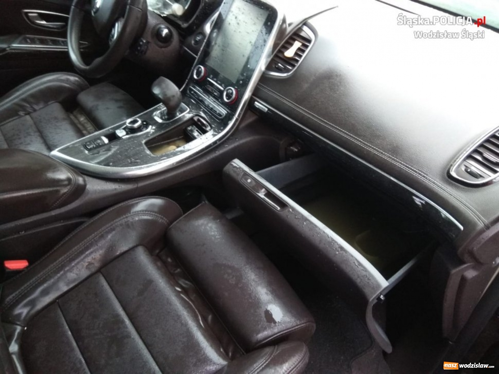 Zdjęcie w galerii na portalu naszwodzislaw.com: Zasnął za kierownicą, obudził się w wodzie! Tak wyciągano auto ze stawu pod Raciborzem [FOTO i WIDEO] wiadomości z regionu