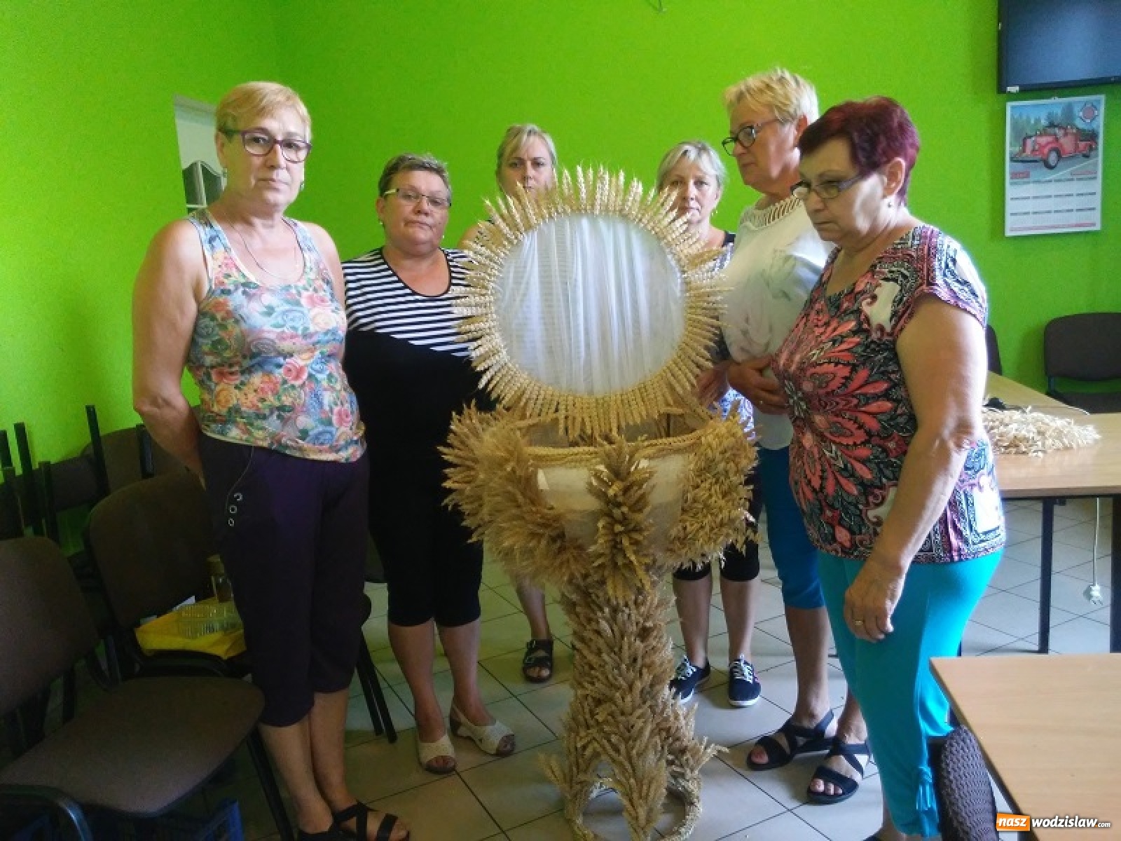 Zdjęcie w galerii na portalu naszwodzislaw.com: Korony dożynkowe już gotowe [FOTO] wiadomości z regionu