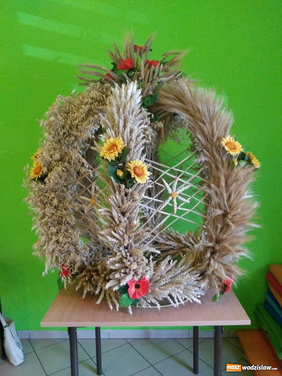 Zdjęcie w galerii na portalu naszwodzislaw.com: Korony dożynkowe już gotowe [FOTO] wiadomości z regionu