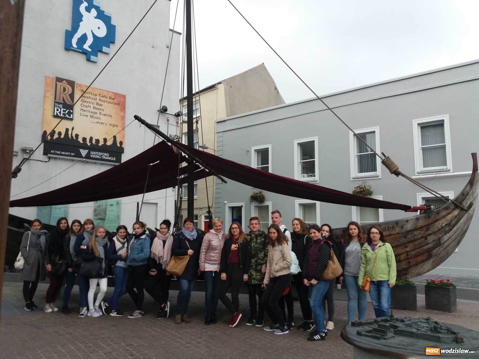 Zdjęcie w galerii na portalu naszwodzislaw.com: Wodzisławski Ekonomik z impetem i po europejsku rozpoczyna nowy rok szkolny wiadomości z regionu