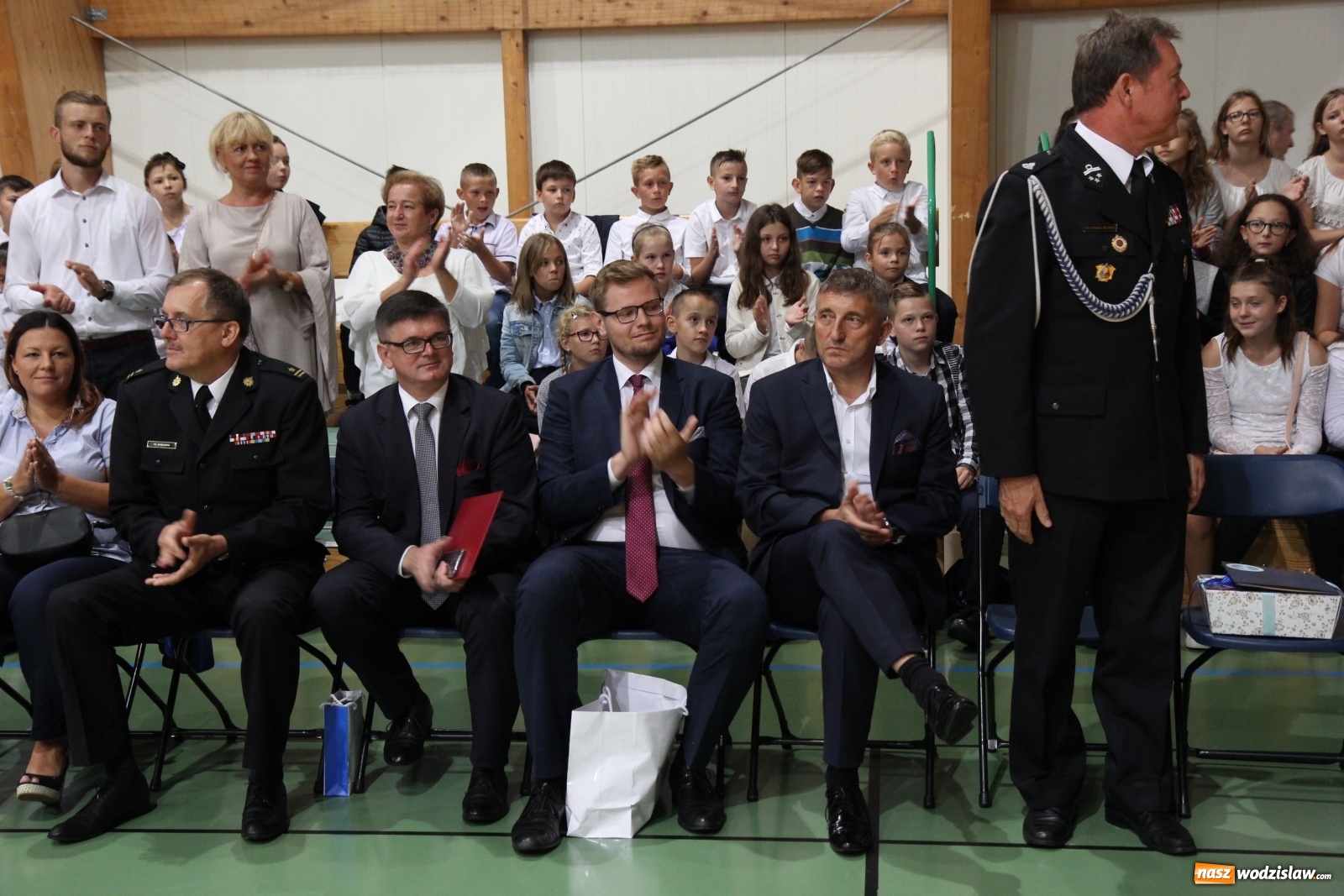 Zdjęcie w galerii na portalu naszwodzislaw.com: Uroczyste rozpoczęcie roku szkolnego w Szkole Podstawowej w Lubomi wiadomości z regionu