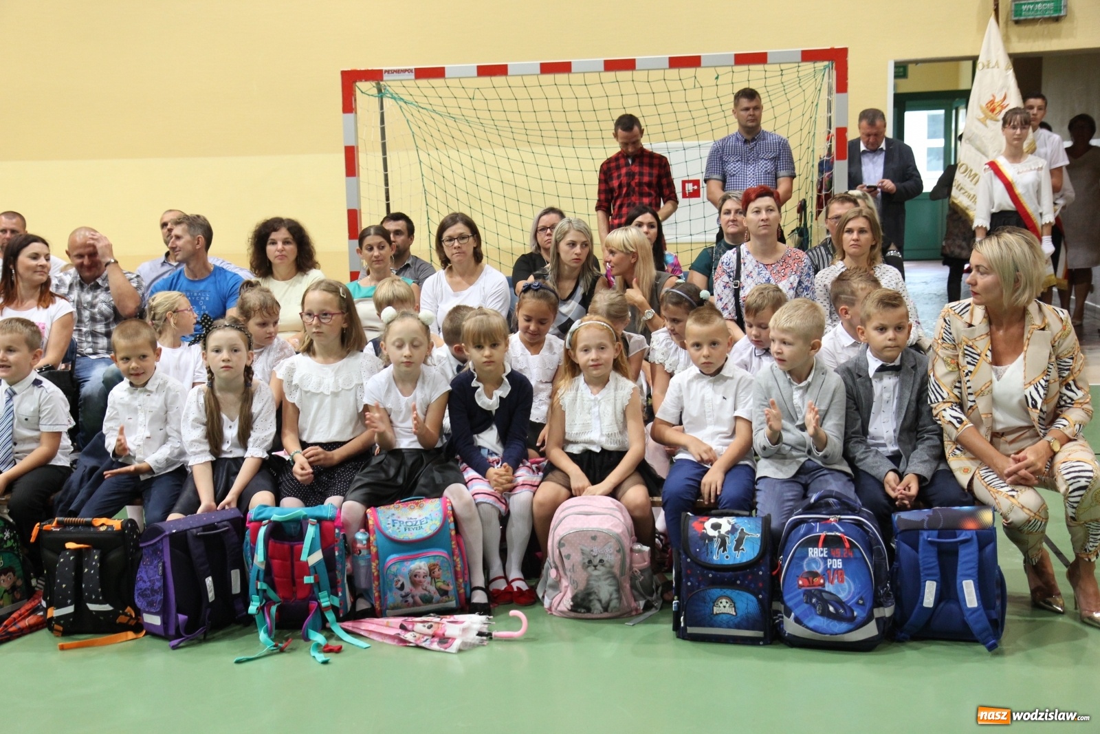 Zdjęcie w galerii na portalu naszwodzislaw.com: Uroczyste rozpoczęcie roku szkolnego w Szkole Podstawowej w Lubomi wiadomości z regionu