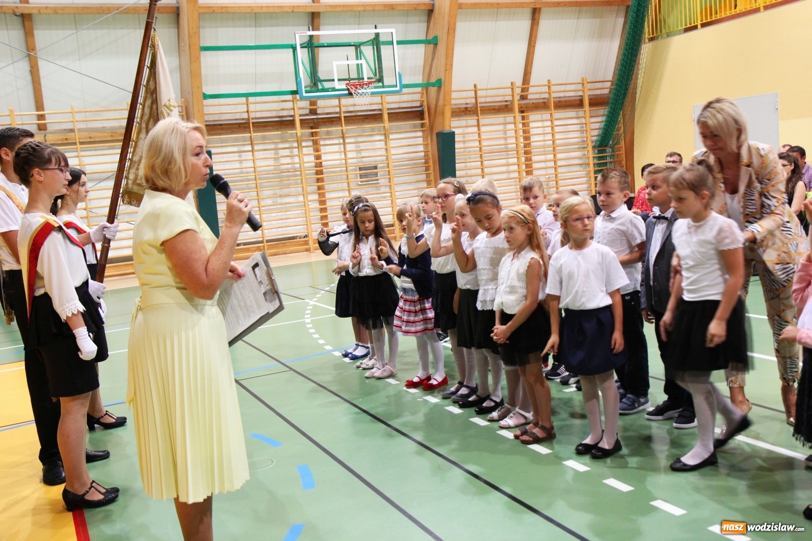 Zdjęcie w galerii na portalu naszwodzislaw.com: Uroczyste rozpoczęcie roku szkolnego w Szkole Podstawowej w Lubomi wiadomości z regionu