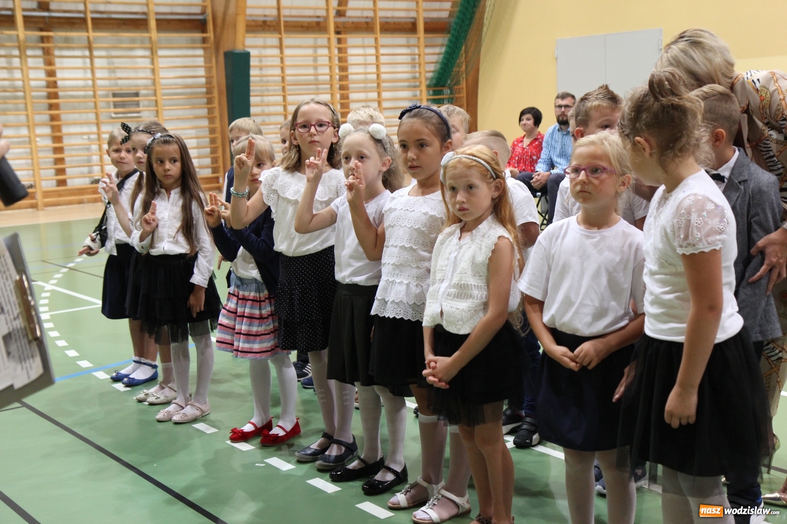 Zdjęcie w galerii na portalu naszwodzislaw.com: Uroczyste rozpoczęcie roku szkolnego w Szkole Podstawowej w Lubomi wiadomości z regionu