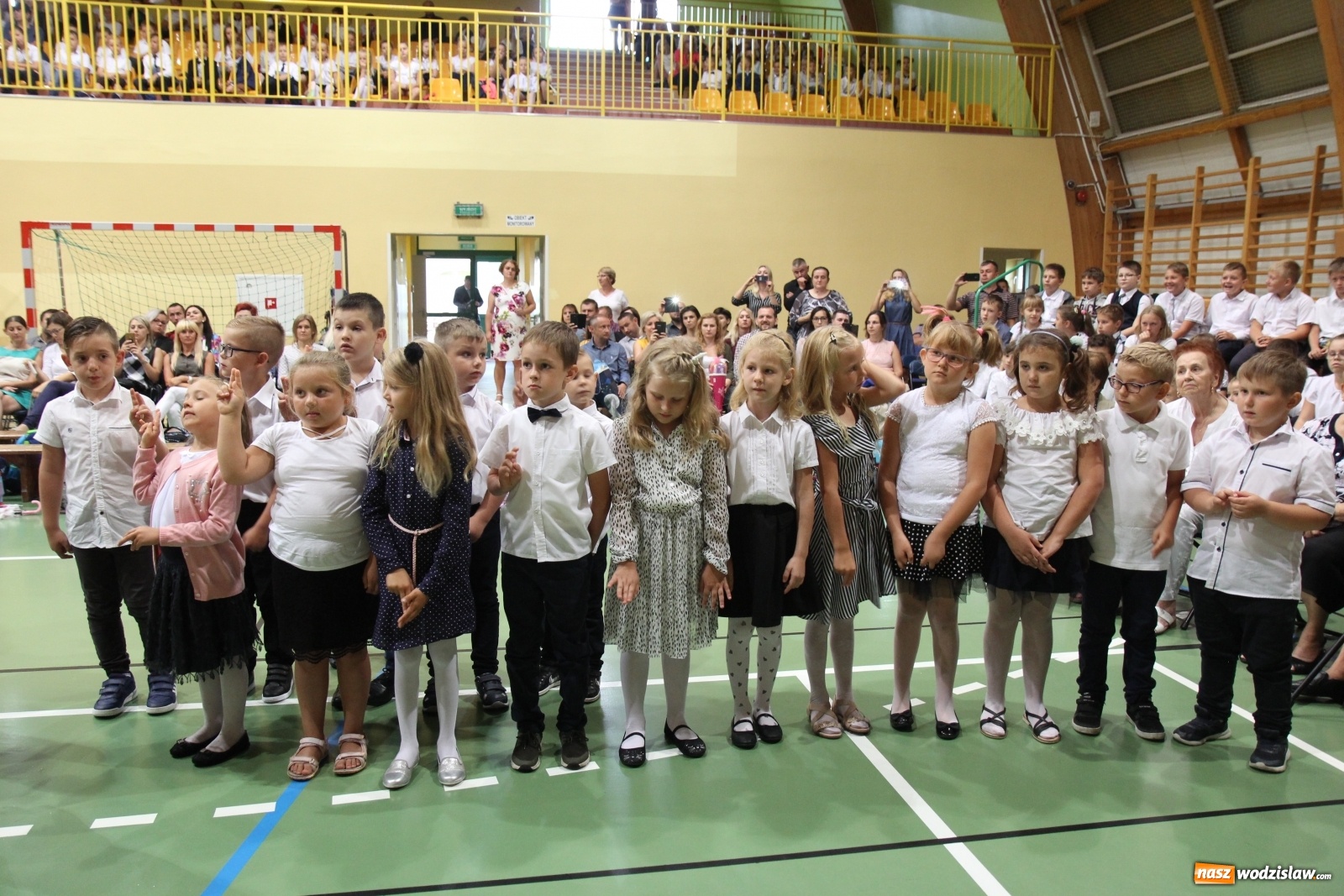 Zdjęcie w galerii na portalu naszwodzislaw.com: Uroczyste rozpoczęcie roku szkolnego w Szkole Podstawowej w Lubomi wiadomości z regionu