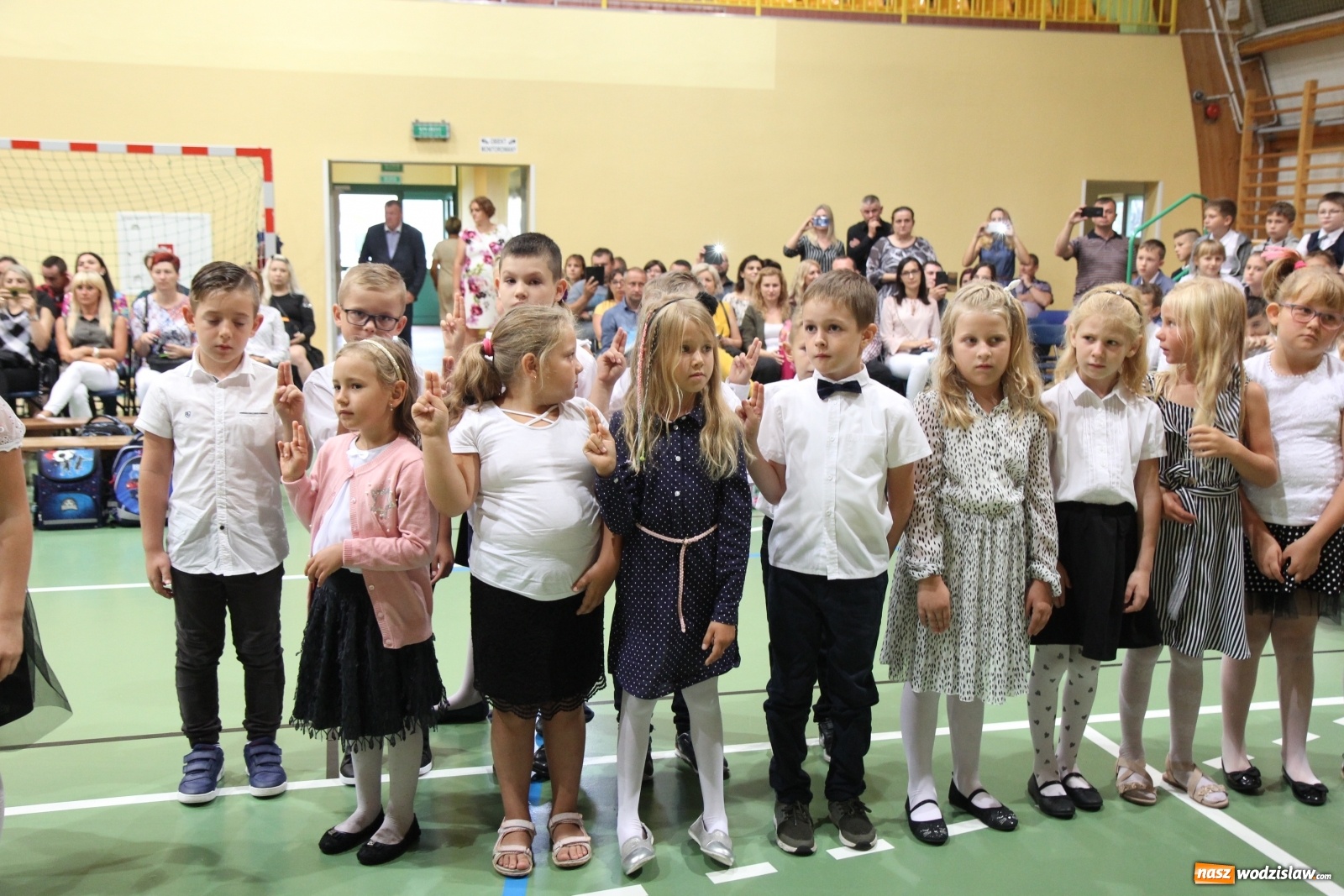 Zdjęcie w galerii na portalu naszwodzislaw.com: Uroczyste rozpoczęcie roku szkolnego w Szkole Podstawowej w Lubomi wiadomości z regionu