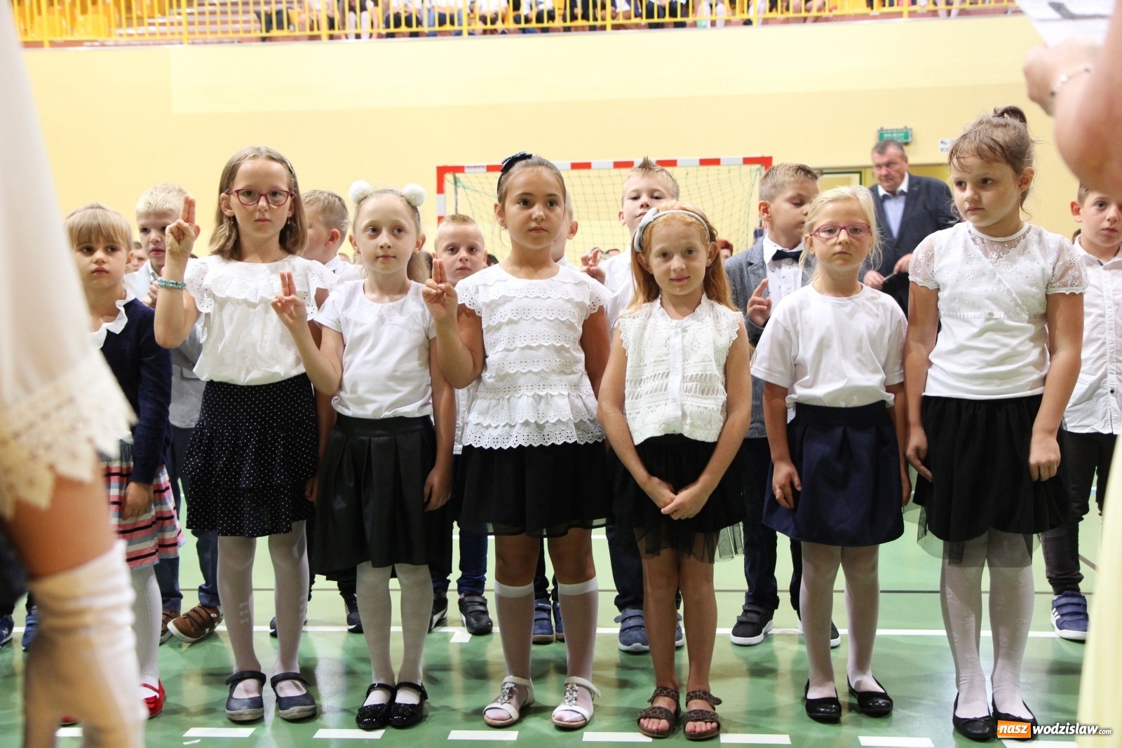 Zdjęcie w galerii na portalu naszwodzislaw.com: Uroczyste rozpoczęcie roku szkolnego w Szkole Podstawowej w Lubomi wiadomości z regionu