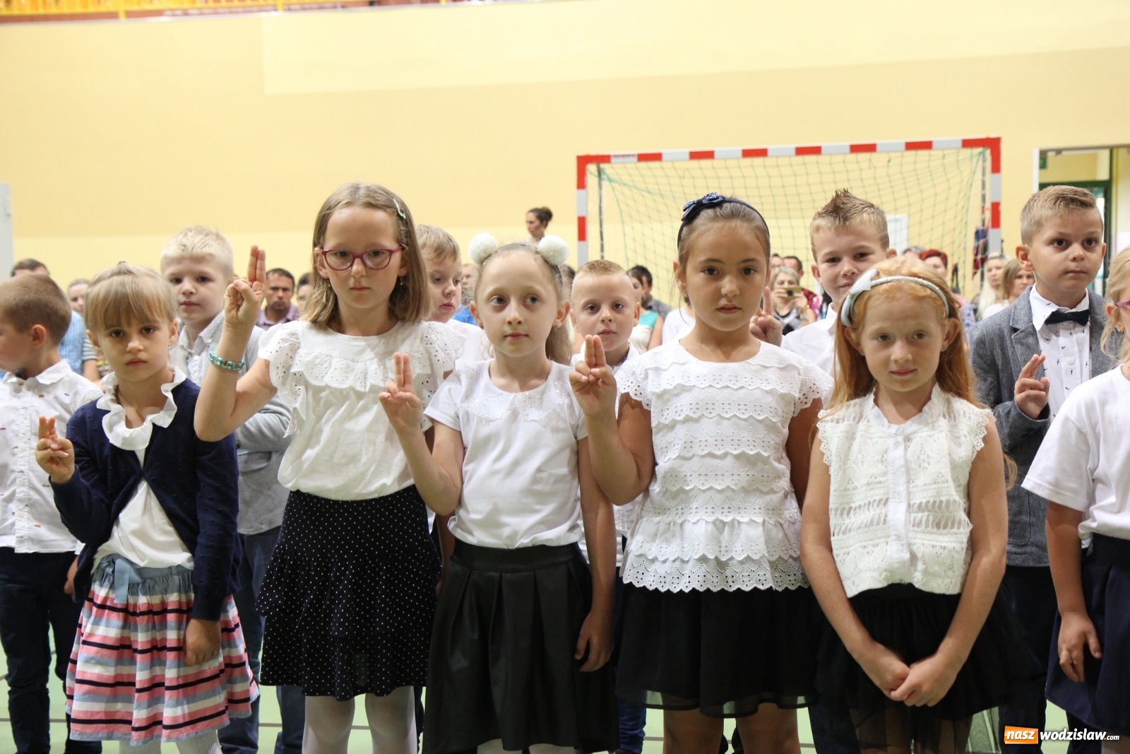 Zdjęcie w galerii na portalu naszwodzislaw.com: Uroczyste rozpoczęcie roku szkolnego w Szkole Podstawowej w Lubomi wiadomości z regionu