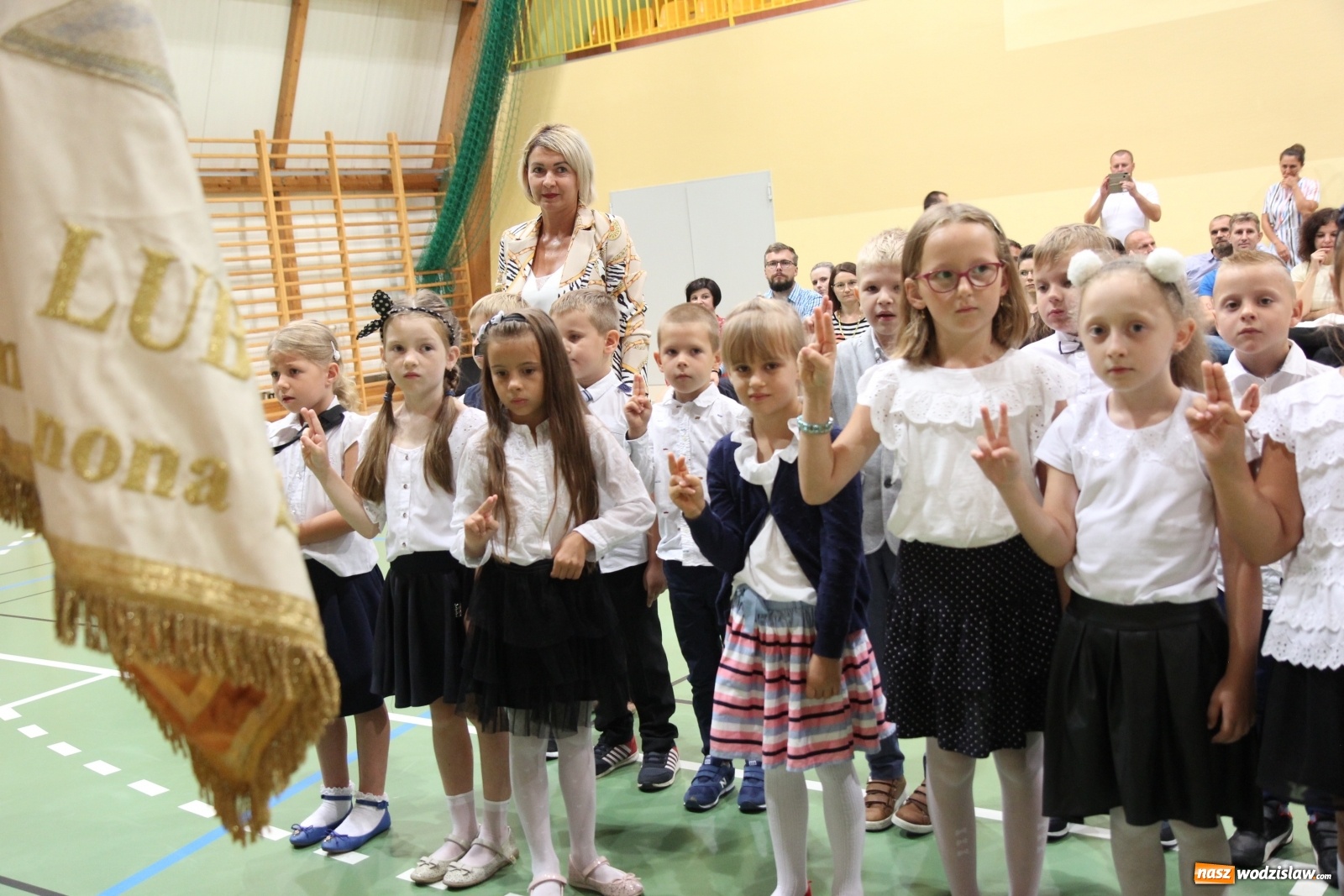 Zdjęcie w galerii na portalu naszwodzislaw.com: Uroczyste rozpoczęcie roku szkolnego w Szkole Podstawowej w Lubomi wiadomości z regionu