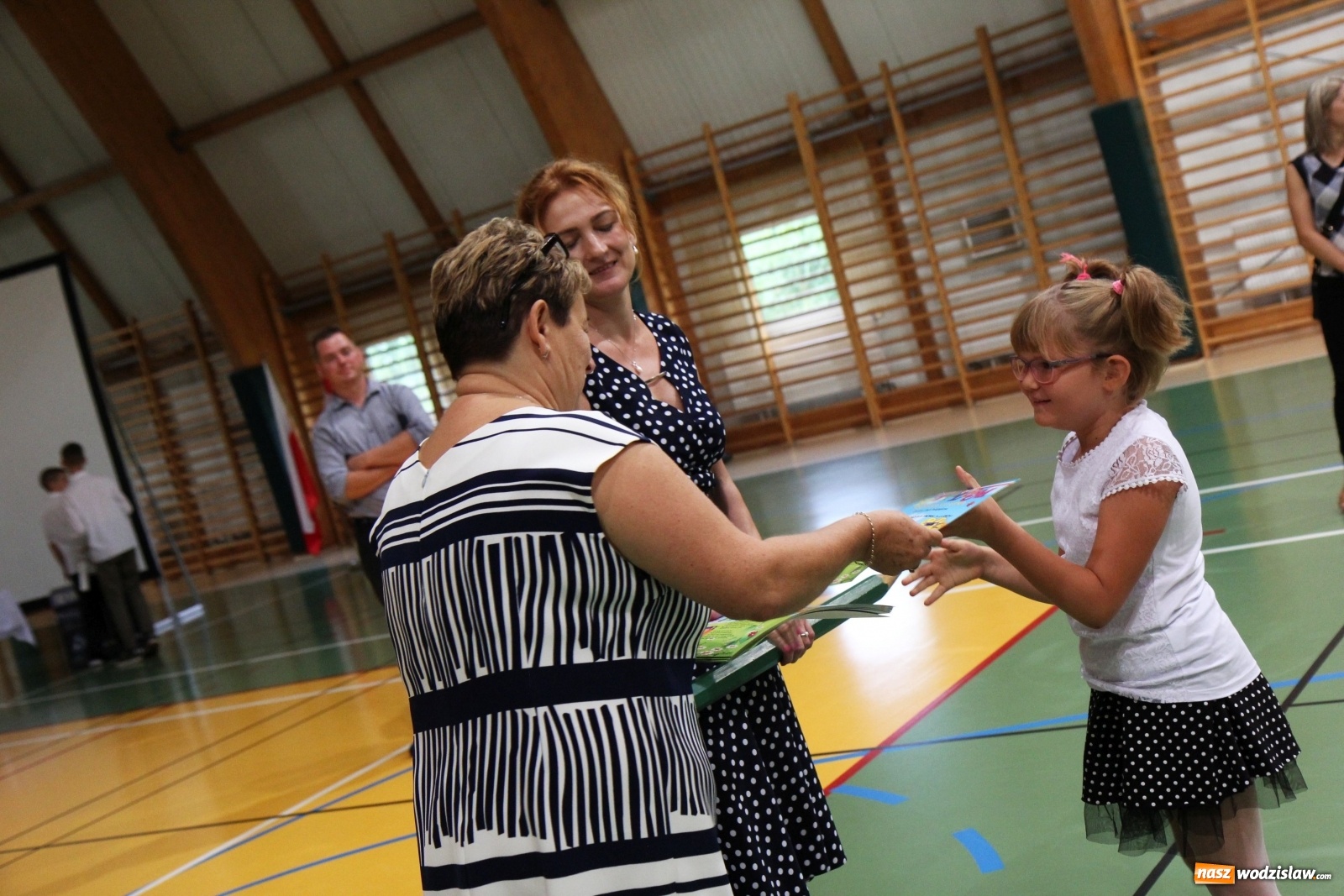 Zdjęcie w galerii na portalu naszwodzislaw.com: Uroczyste rozpoczęcie roku szkolnego w Szkole Podstawowej w Lubomi wiadomości z regionu