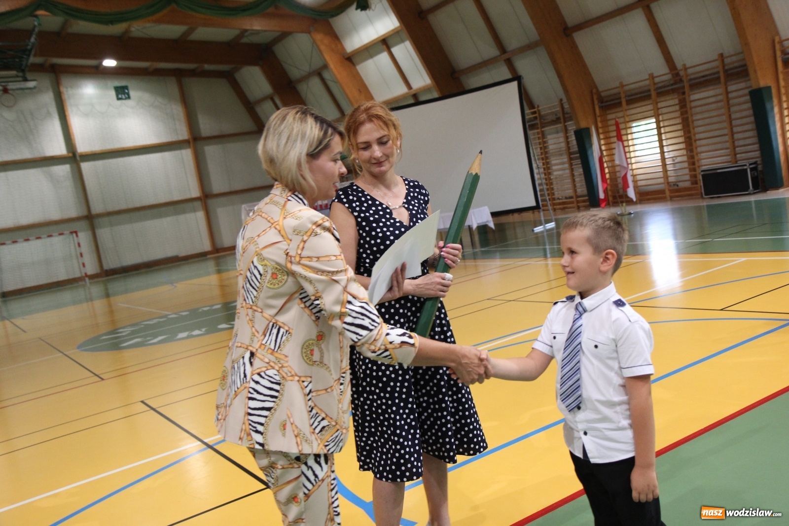 Zdjęcie w galerii na portalu naszwodzislaw.com: Uroczyste rozpoczęcie roku szkolnego w Szkole Podstawowej w Lubomi wiadomości z regionu