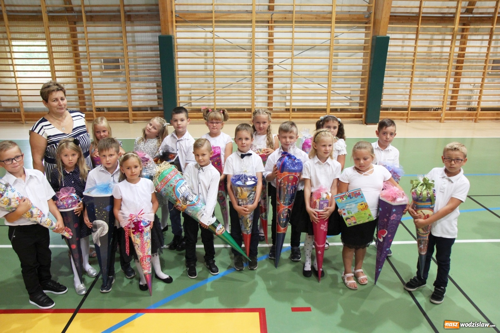 Zdjęcie w galerii na portalu naszwodzislaw.com: Uroczyste rozpoczęcie roku szkolnego w Szkole Podstawowej w Lubomi wiadomości z regionu