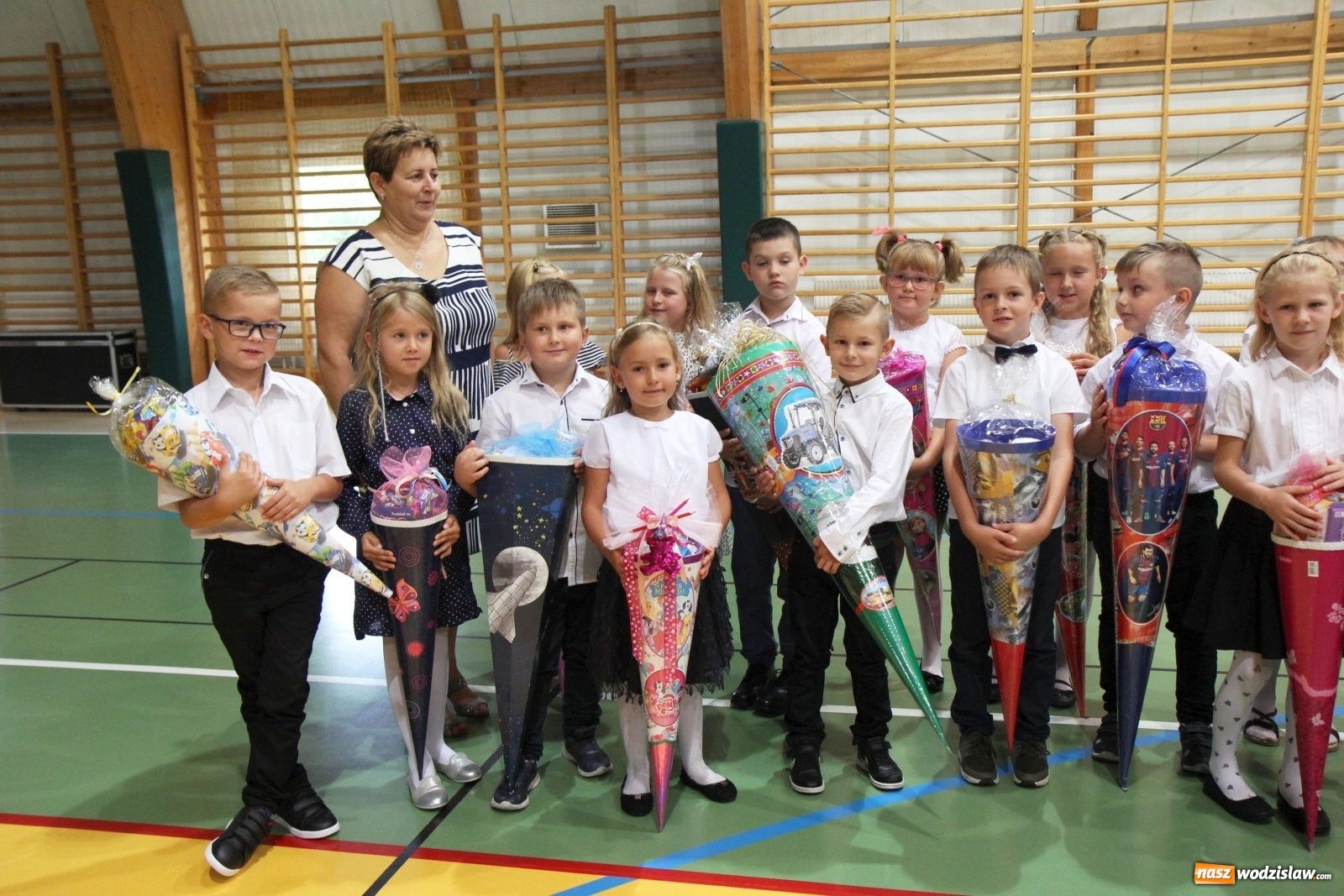 Zdjęcie w galerii na portalu naszwodzislaw.com: Uroczyste rozpoczęcie roku szkolnego w Szkole Podstawowej w Lubomi wiadomości z regionu