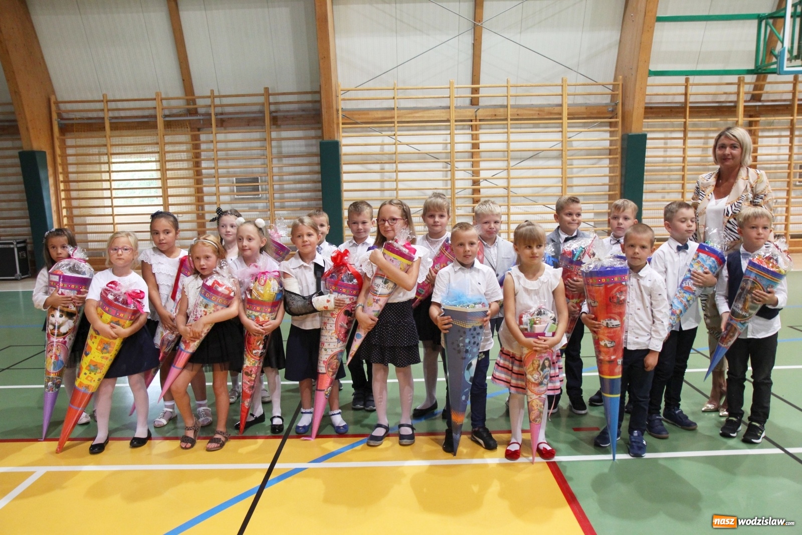 Zdjęcie w galerii na portalu naszwodzislaw.com: Uroczyste rozpoczęcie roku szkolnego w Szkole Podstawowej w Lubomi wiadomości z regionu