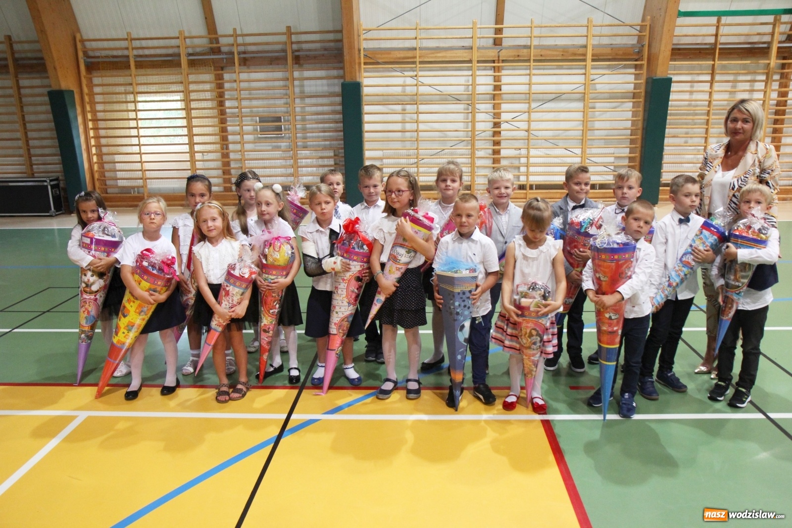 Zdjęcie w galerii na portalu naszwodzislaw.com: Uroczyste rozpoczęcie roku szkolnego w Szkole Podstawowej w Lubomi wiadomości z regionu