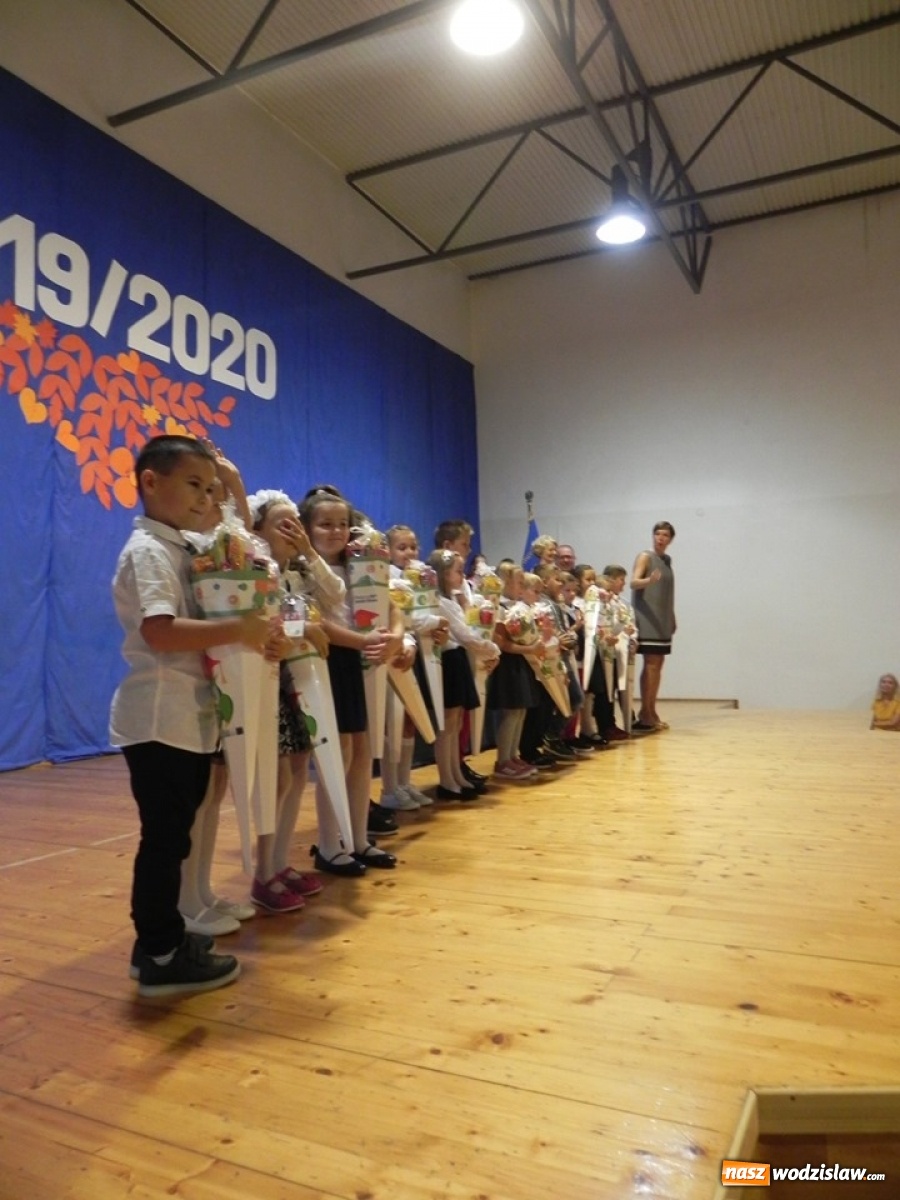 Zdjęcie w galerii na portalu naszwodzislaw.com: Nowy rok szkolny rozpoczęty! [FOTO] wiadomości z regionu