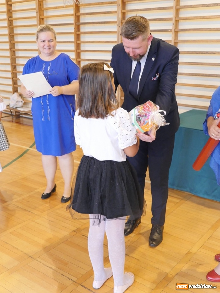 Zdjęcie w galerii na portalu naszwodzislaw.com: Nowy rok szkolny rozpoczęty! [FOTO] wiadomości z regionu