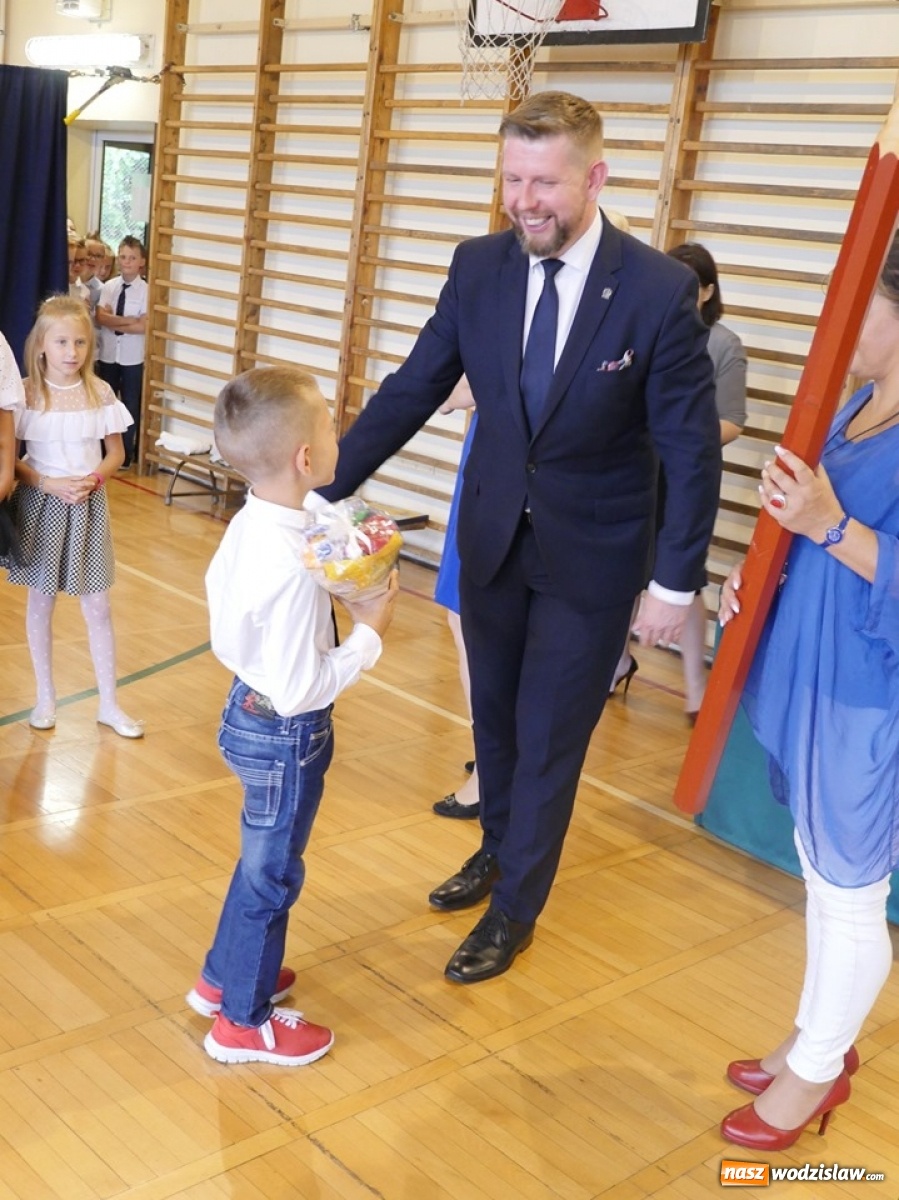 Zdjęcie w galerii na portalu naszwodzislaw.com: Nowy rok szkolny rozpoczęty! [FOTO] wiadomości z regionu
