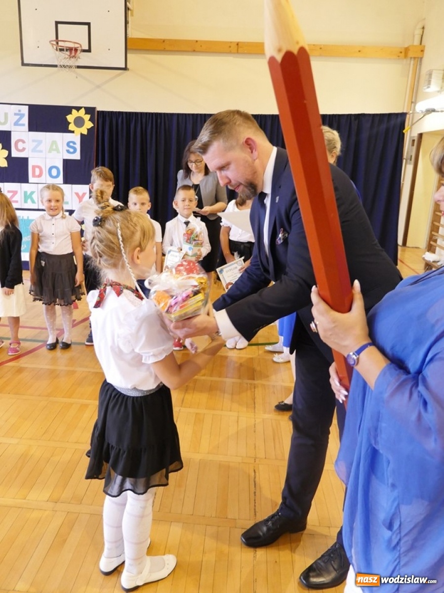 Zdjęcie w galerii na portalu naszwodzislaw.com: Nowy rok szkolny rozpoczęty! [FOTO] wiadomości z regionu