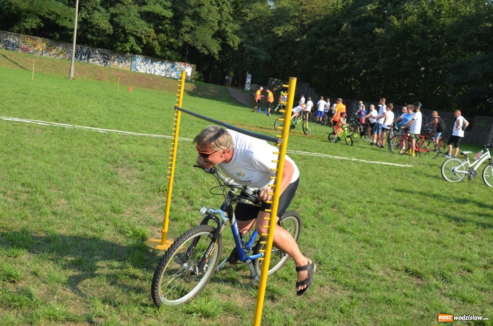 Zdjęcie w galerii na portalu naszwodzislaw.com: XXI Powiatowy Rajd Rowerowy na zakończenie wakacji [FOTO] wiadomości z regionu