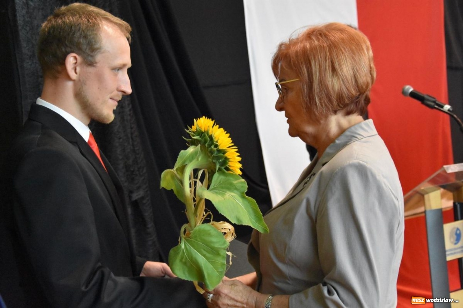 Zdjęcie w galerii na portalu naszwodzislaw.com: Wyjątkowa inauguracja w wyjątkowej scenerii [FOTO] wiadomości z regionu