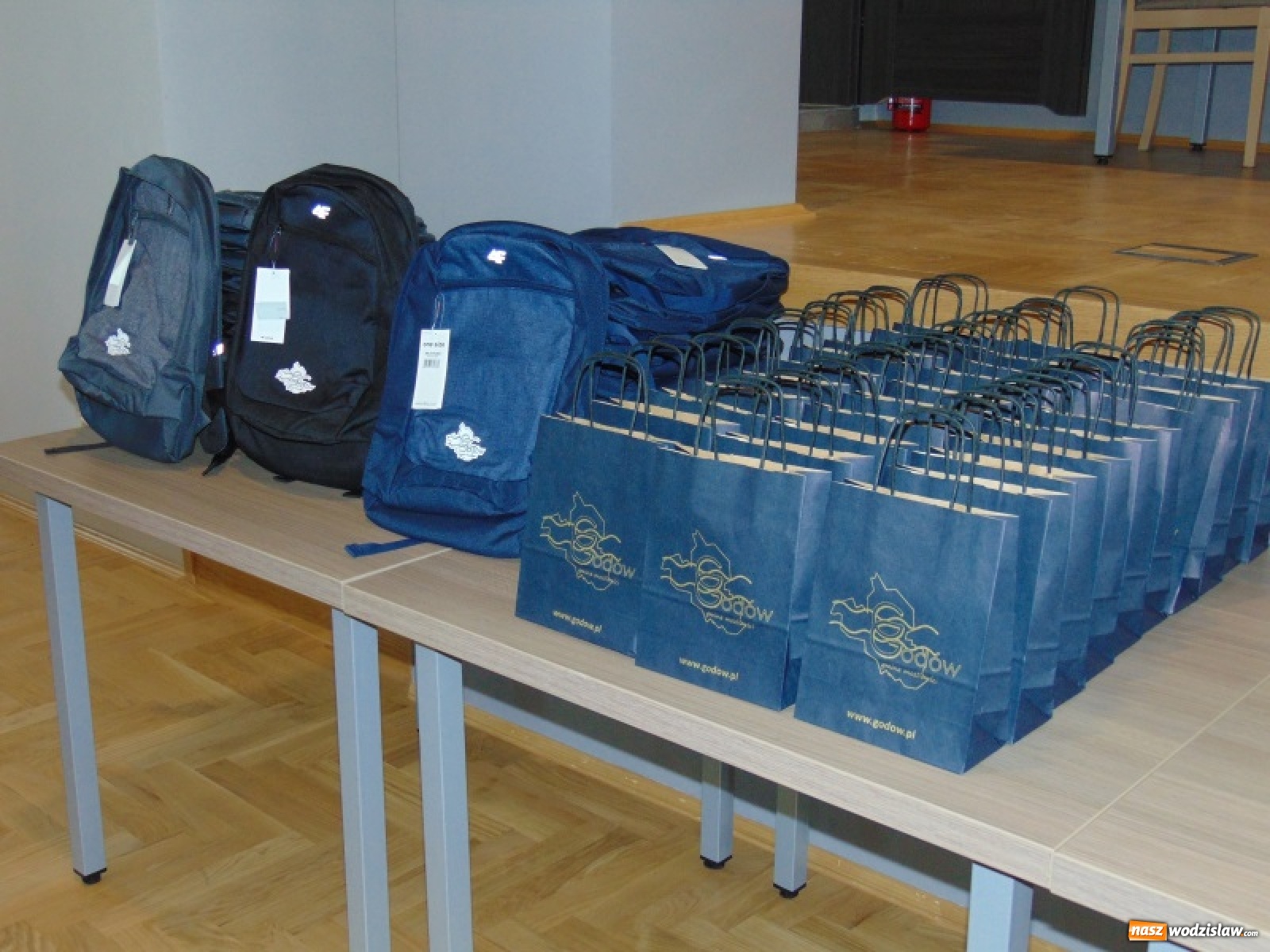 Zdjęcie w galerii na portalu naszwodzislaw.com: Nagrody i wyróżnienia dla zdolnych uczniów z gminy Godów [FOTO] wiadomości z regionu