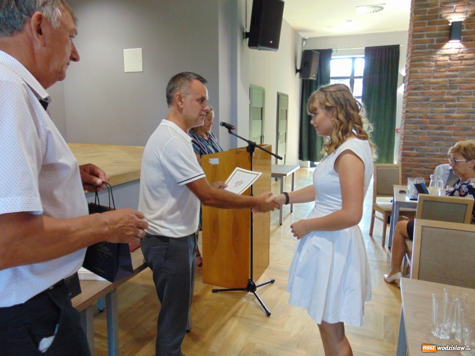 Zdjęcie w galerii na portalu naszwodzislaw.com: Nagrody i wyróżnienia dla zdolnych uczniów z gminy Godów [FOTO] wiadomości z regionu